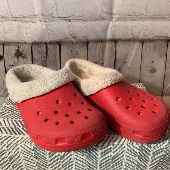 red fur crocs